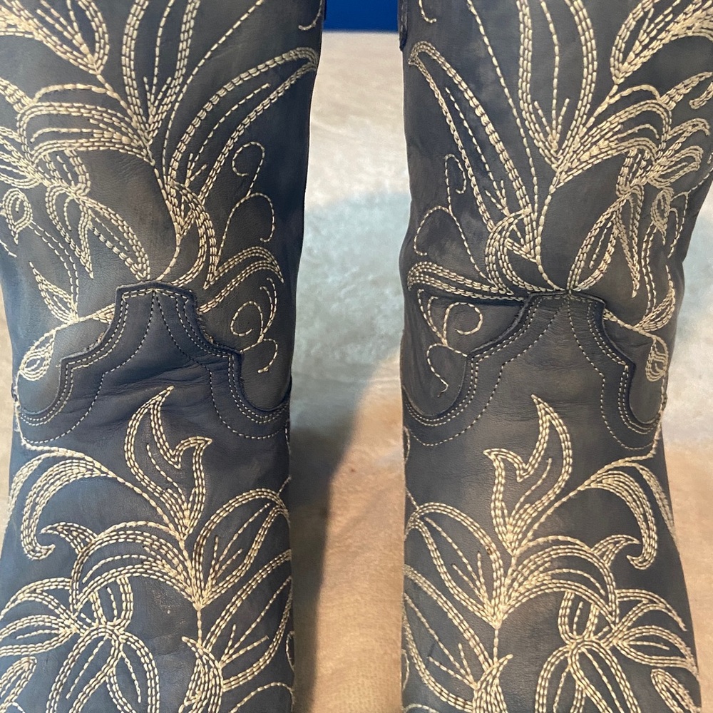 Gorgeous 😍 Dan Post Ladies Blue Cowboy Boots with White Embroidery Size 7 or 7.5 - Picture 16 of 16